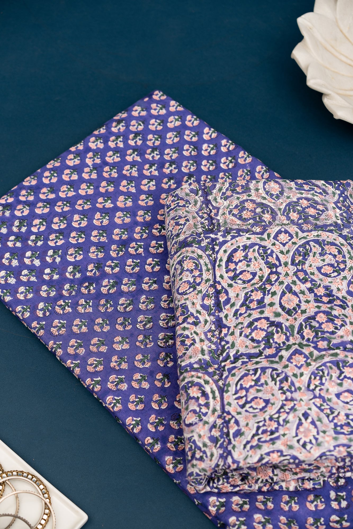 𝗜𝗡𝗗𝗜𝗚𝗢 𝗛𝗢𝗥𝗜𝗭𝗢𝗡 – Unstitched Cotton 60×60 Suit Set with Kota Doria Dupatta (3 Piece Fabric)