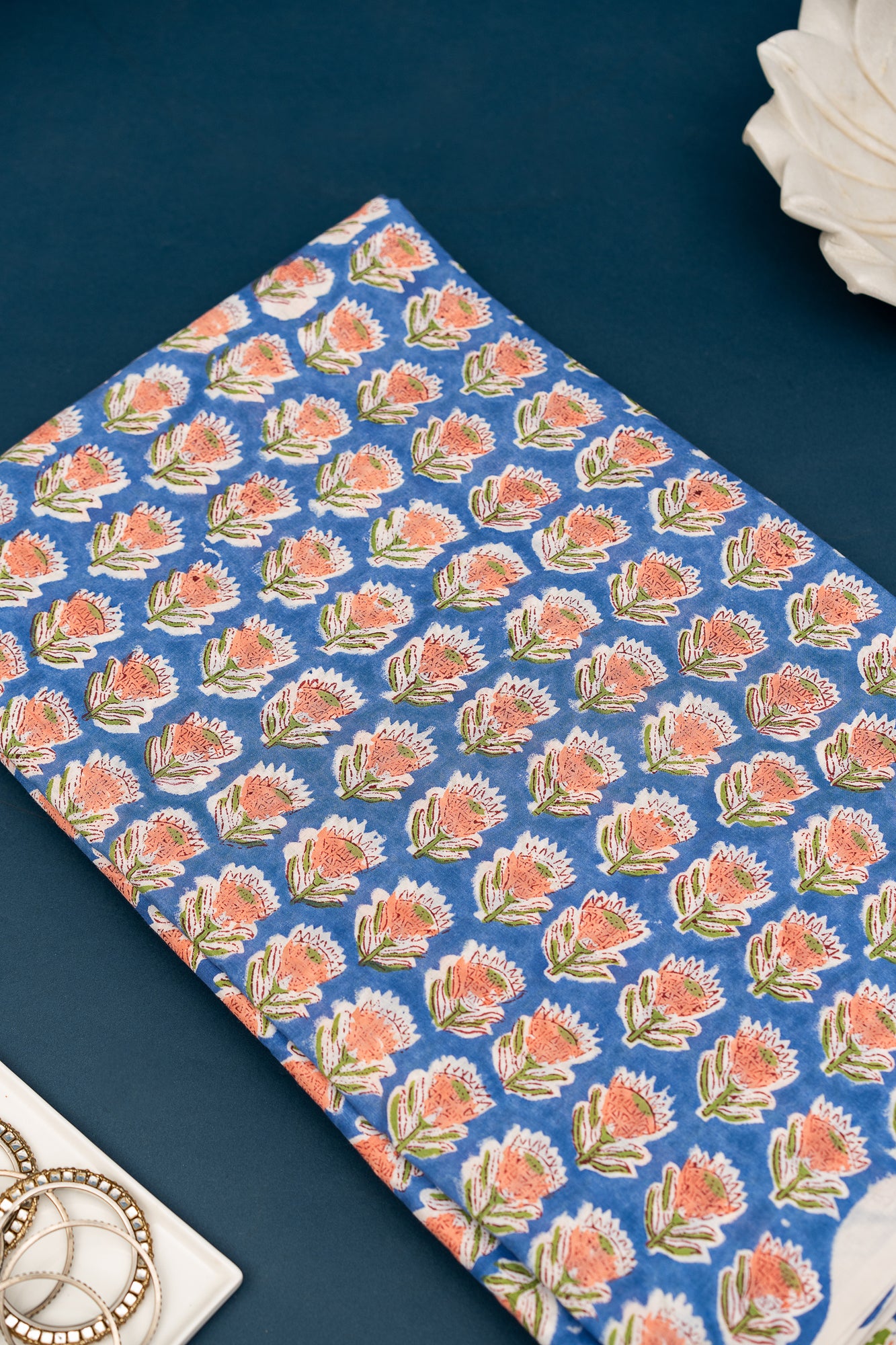 𝗥𝗢𝗬𝗔𝗟 𝗔𝗠𝗕𝗘𝗥 – Unstitched Cotton 60×60 Suit Set with Kota Doria Dupatta (3 Piece Fabric)