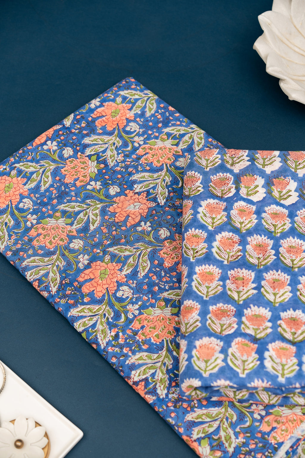 𝗥𝗢𝗬𝗔𝗟 𝗔𝗠𝗕𝗘𝗥 – Unstitched Cotton 60×60 Suit Set with Kota Doria Dupatta (3 Piece Fabric)