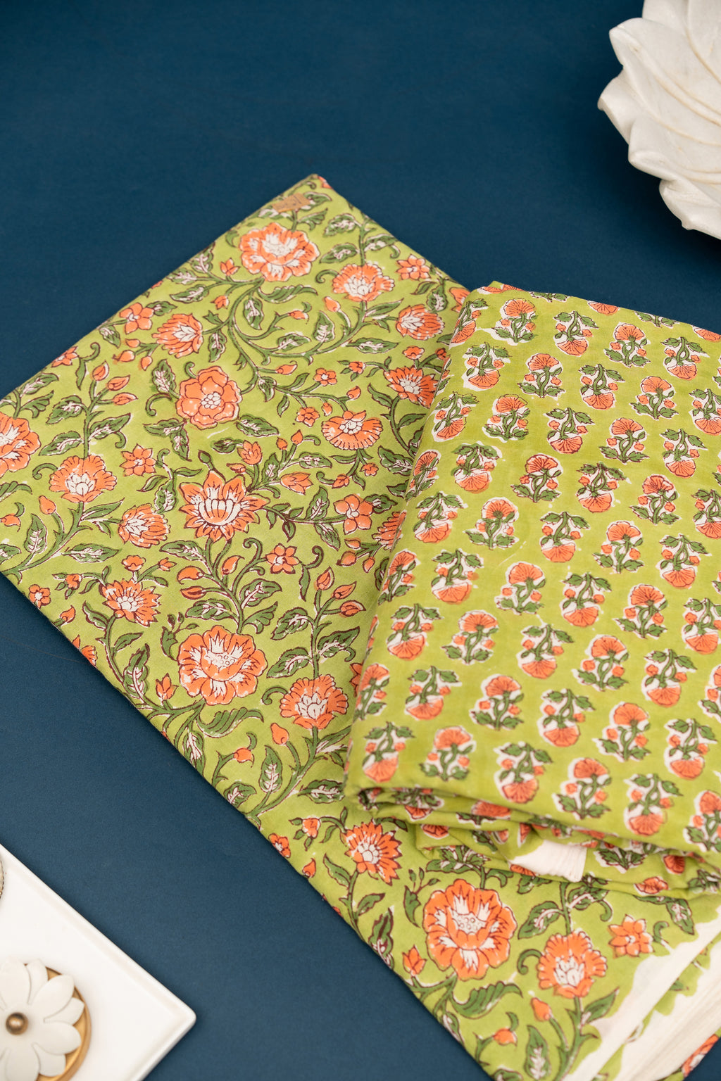 𝗥𝗢𝗢𝗛-𝗘-𝗩𝗔𝗡 – Unstitched Cotton 60×60 Suit Set with Kota Doria Dupatta (3 Piece Fabric)