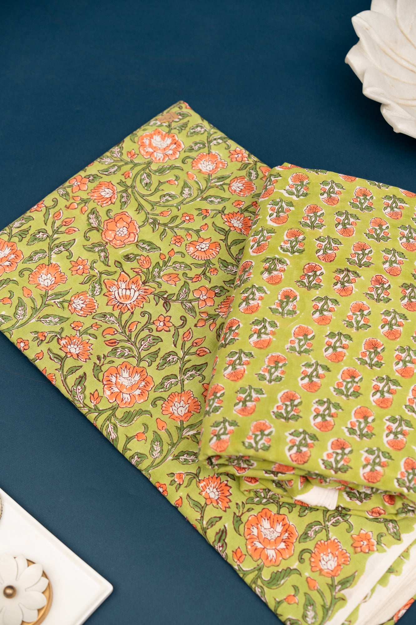 𝗥𝗢𝗢𝗛-𝗘-𝗩𝗔𝗡 – Unstitched Cotton 60×60 Suit Set with Kota Doria Dupatta (3 Piece Fabric)