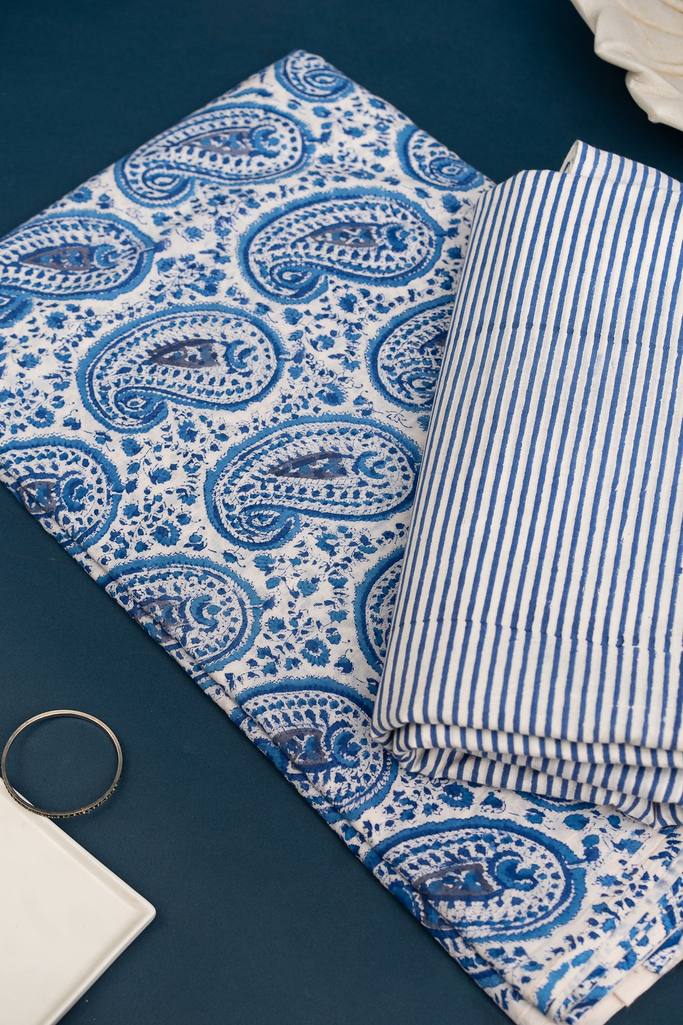 𝗦𝗔𝗣𝗣𝗛𝗜𝗥𝗘 𝗦𝗘𝗥𝗘𝗡𝗜𝗧𝗬 - Unstitched Cotton 60×60 Suit Set with Kota Doria Dupatta (3 Piece Fabric)