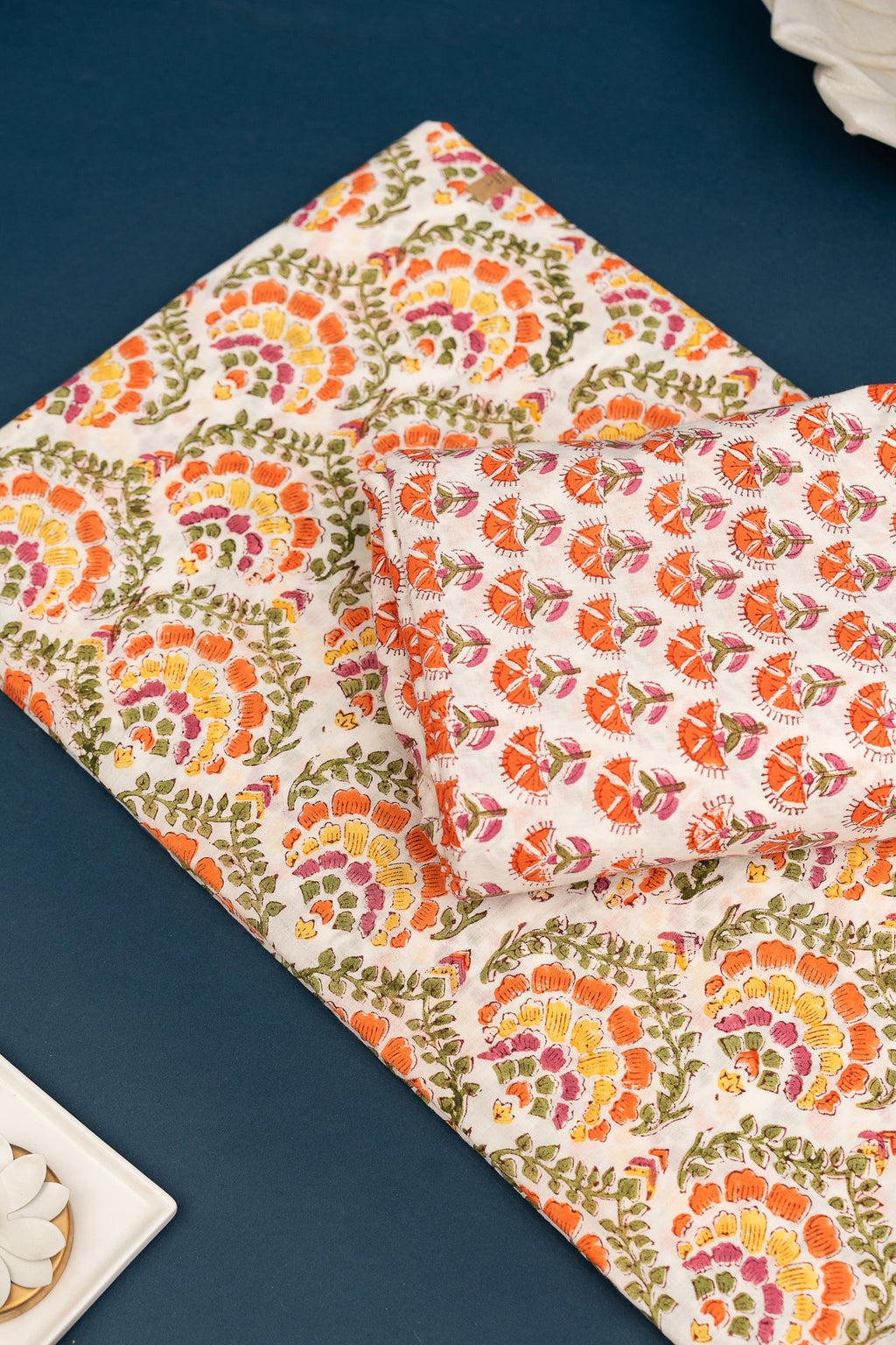 𝗔𝗠𝗘𝗥 𝗚𝗥𝗔𝗖𝗘 - Unstitched Cotton 60×60 Suit Set with Kota Doria Dupatta (3 Piece Fabric)