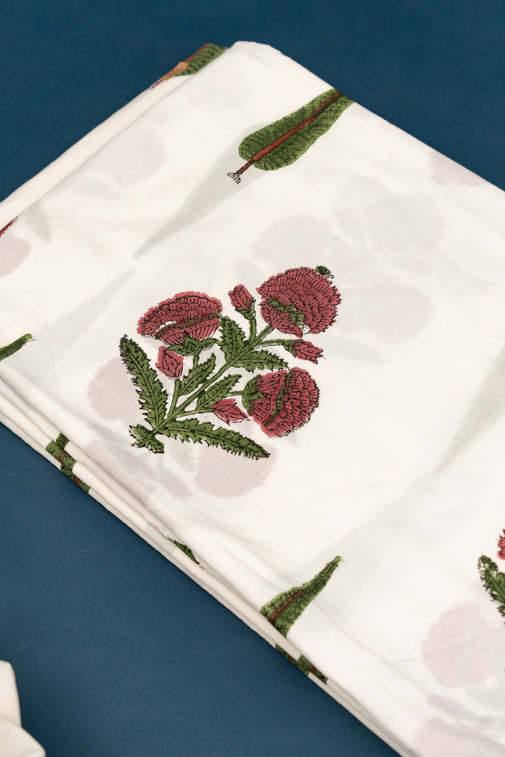 𝗠𝗨𝗚𝗛𝗔𝗟 𝗕𝗨𝗧𝗧𝗔 𝗘𝗟𝗘𝗚𝗔𝗡𝗖𝗘 - Unstitched Cotton 60×60 Suit Set with Kota Doria Dupatta (3 Piece Fabric)