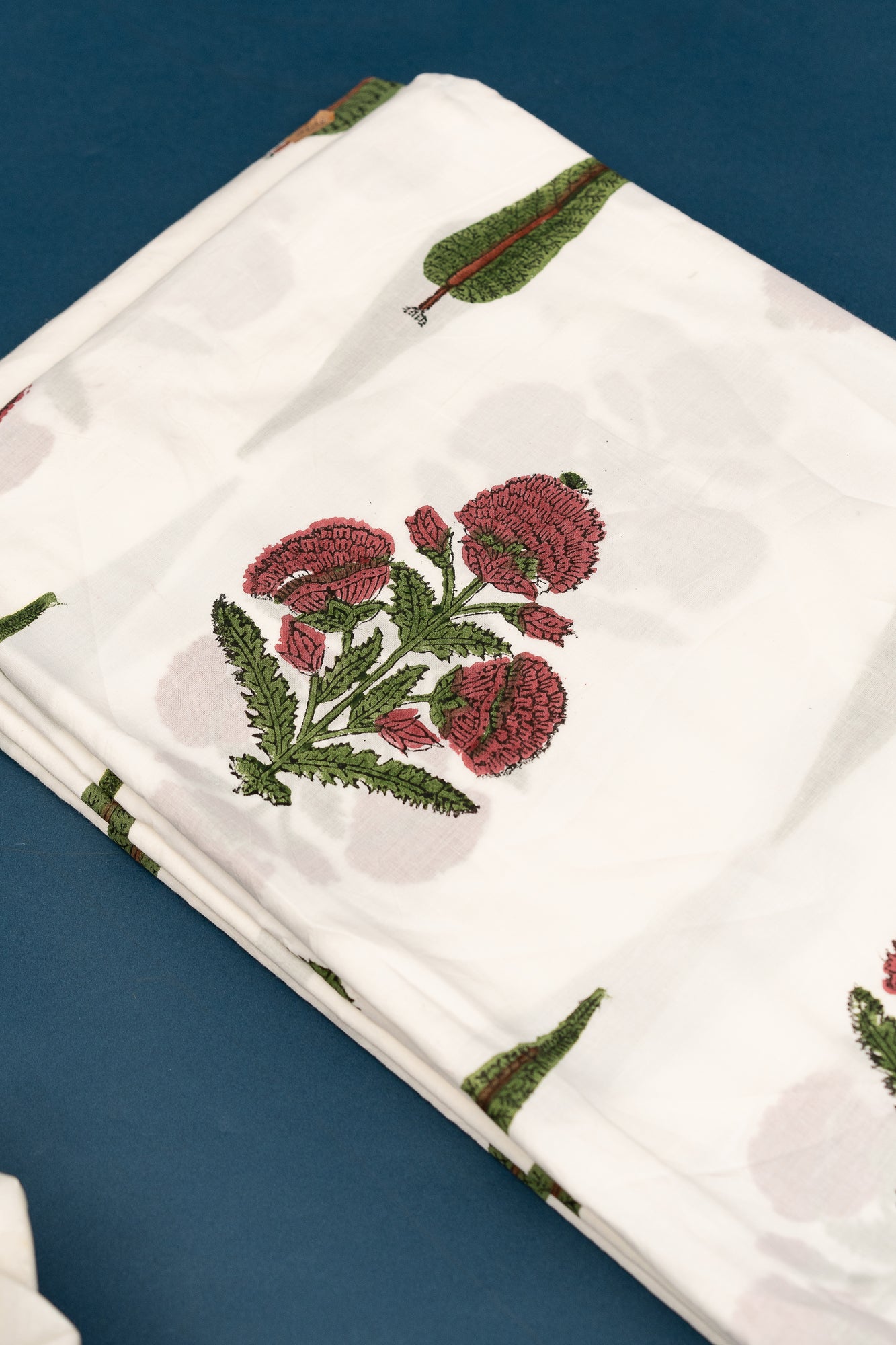 𝗠𝗨𝗚𝗛𝗔𝗟 𝗕𝗨𝗧𝗧𝗔 𝗘𝗟𝗘𝗚𝗔𝗡𝗖𝗘 - Unstitched Cotton 60×60 Suit Set with Kota Doria Dupatta (3 Piece Fabric)