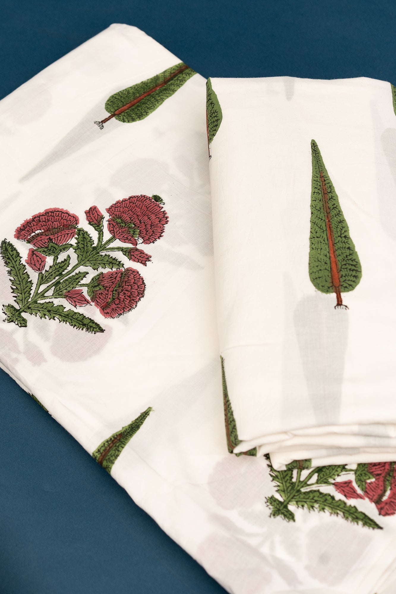 𝗠𝗨𝗚𝗛𝗔𝗟 𝗕𝗨𝗧𝗧𝗔 𝗘𝗟𝗘𝗚𝗔𝗡𝗖𝗘 - Unstitched Cotton 60×60 Suit Set with Kota Doria Dupatta (3 Piece Fabric)