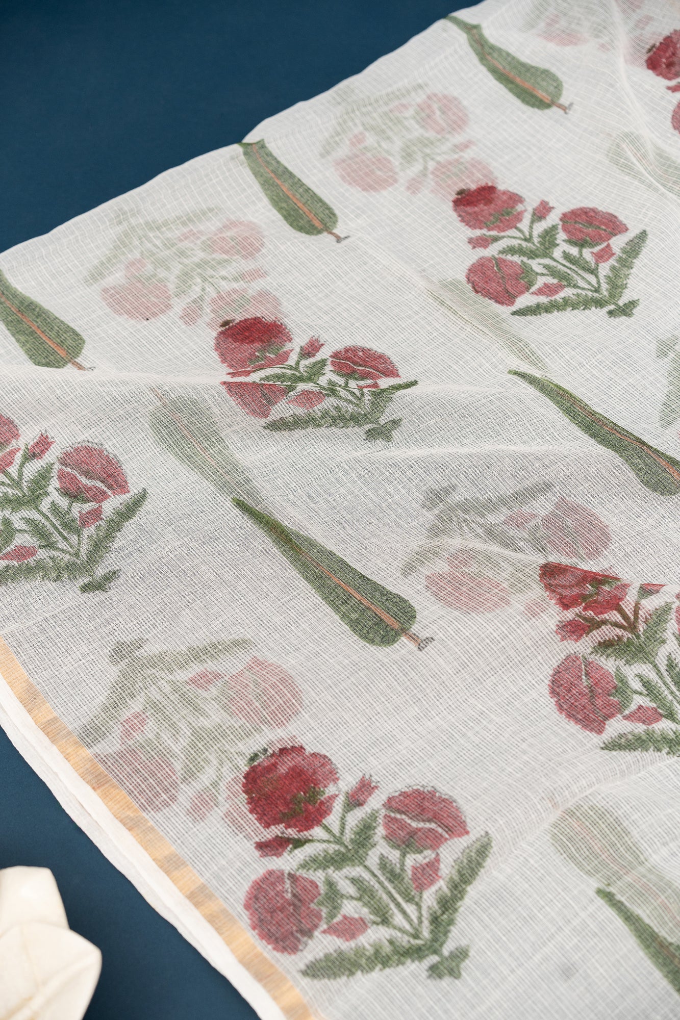 𝗠𝗨𝗚𝗛𝗔𝗟 𝗕𝗨𝗧𝗧𝗔 𝗘𝗟𝗘𝗚𝗔𝗡𝗖𝗘 - Unstitched Cotton 60×60 Suit Set with Kota Doria Dupatta (3 Piece Fabric)