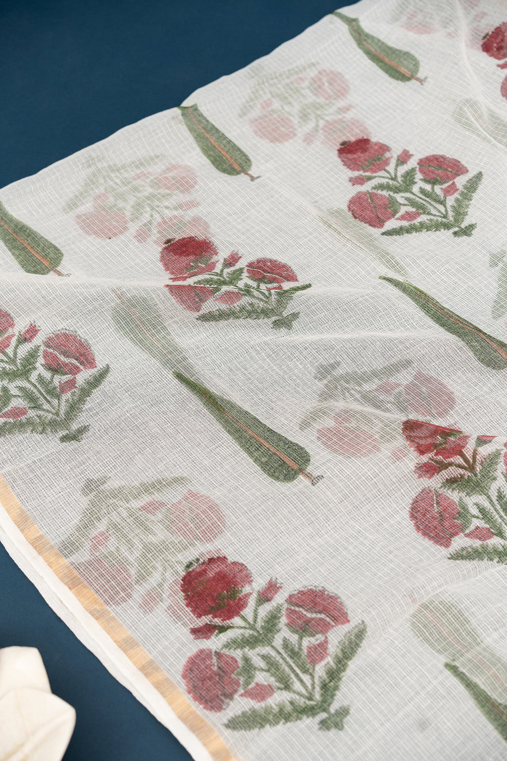 𝗠𝗨𝗚𝗛𝗔𝗟 𝗕𝗨𝗧𝗧𝗔 𝗘𝗟𝗘𝗚𝗔𝗡𝗖𝗘 - Unstitched Cotton 60×60 Suit Set with Kota Doria Dupatta (3 Piece Fabric)