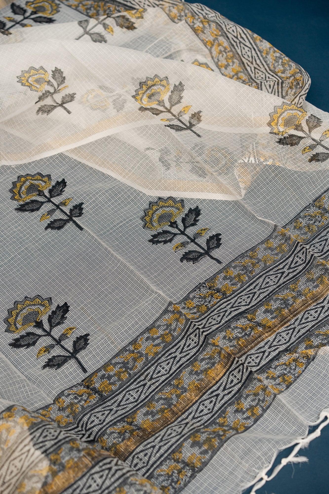 𝗡𝗔𝗥𝗚𝗜𝗦 𝗡𝗢𝗢𝗥 - Unstitched Cotton 60×60 Suit Set with Kota Doria Dupatta (3 Piece Fabric)