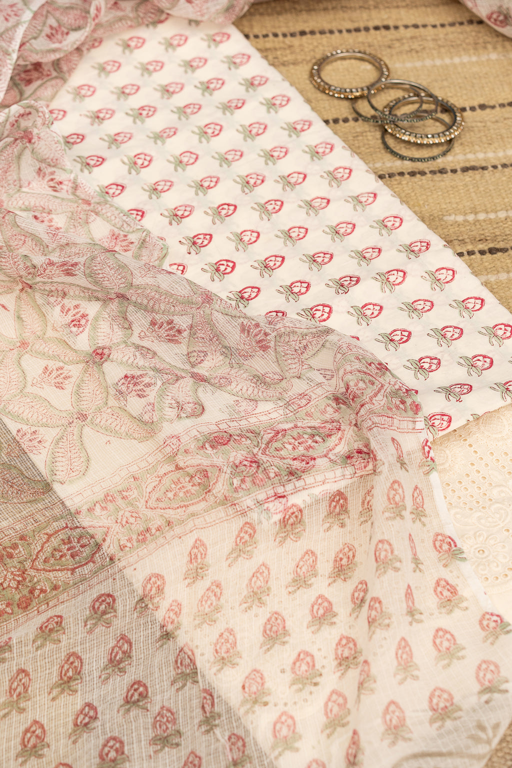 𝗠𝗜𝗡𝗜𝗔𝗧𝗨𝗥𝗘 𝗠𝗔𝗚𝗜𝗖 - Unstitched Cotton 60×60 Suit Set with Kota Doria Dupatta (3 Piece Fabric)