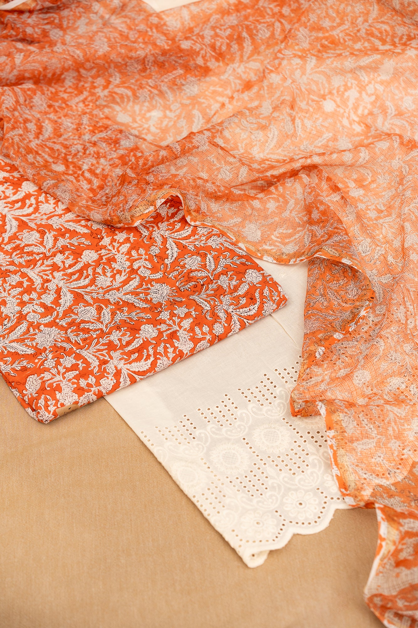 𝗖𝗜𝗧𝗥𝗜𝗡𝗘 𝗦𝗨𝗡 - Unstitched Cotton 60×60 Suit Set with Kota Doria Dupatta (3 Piece Fabric)