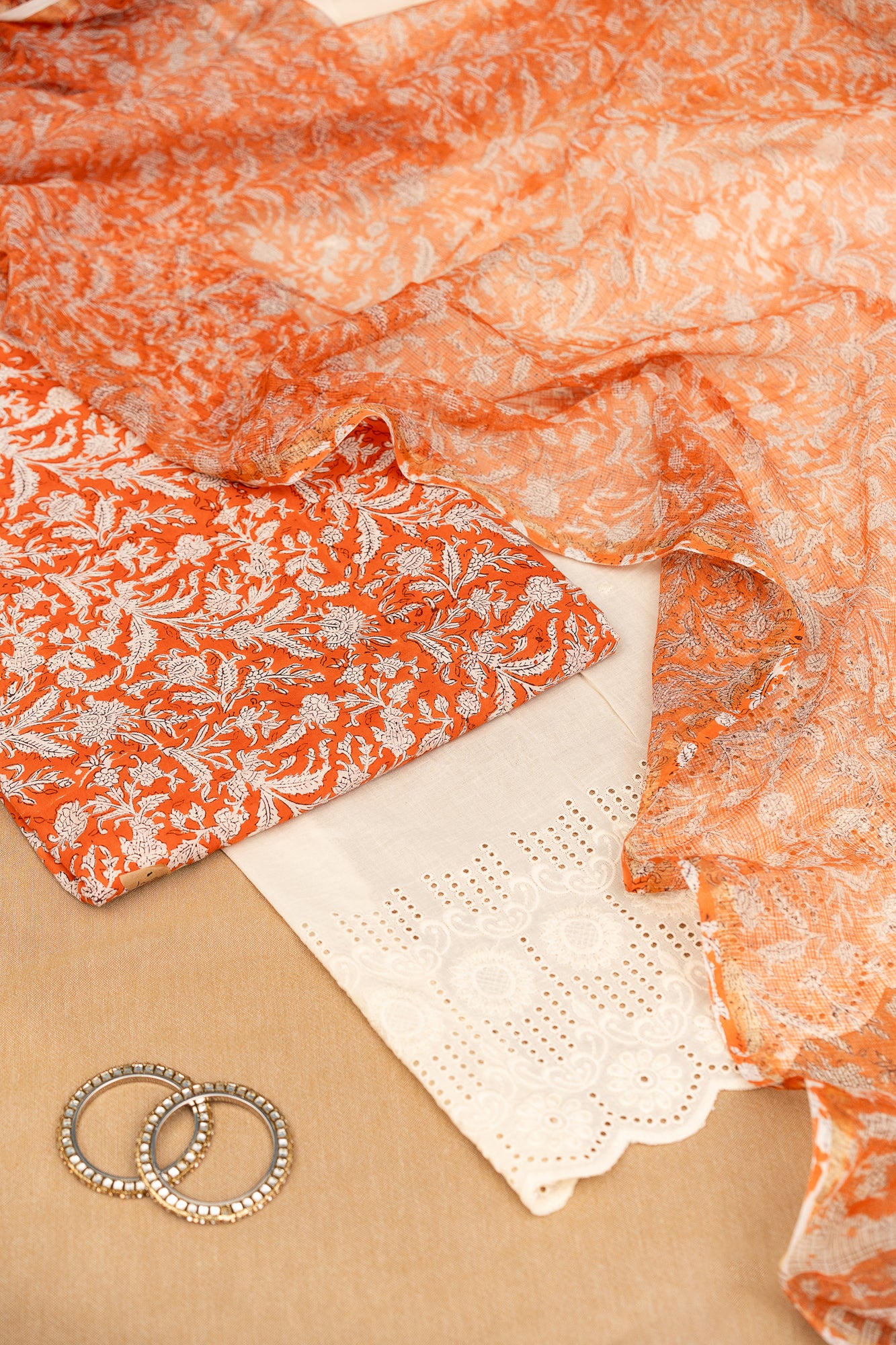 𝗖𝗜𝗧𝗥𝗜𝗡𝗘 𝗦𝗨𝗡 - Unstitched Cotton 60×60 Suit Set with Kota Doria Dupatta (3 Piece Fabric)