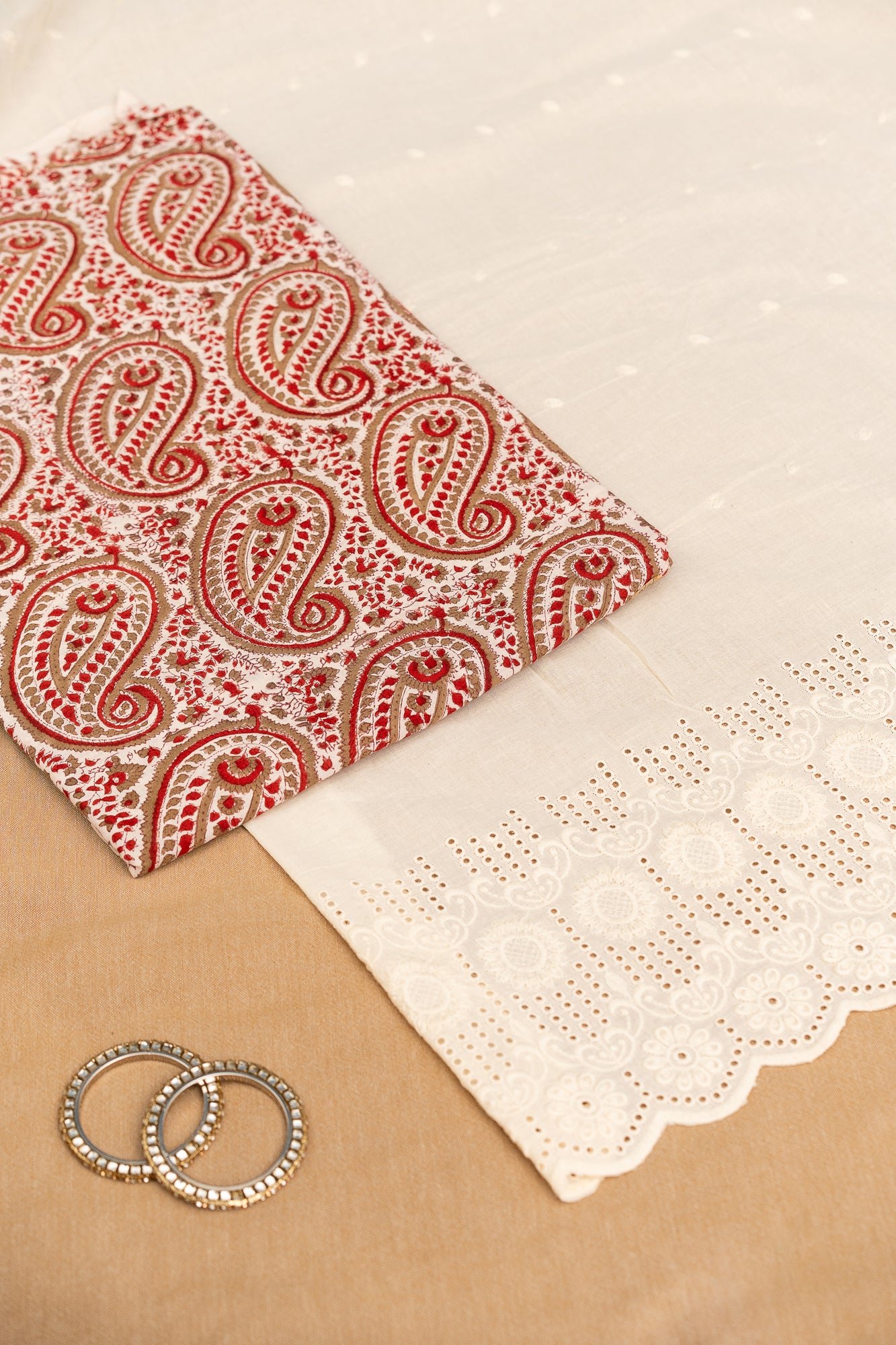 𝗣𝗔𝗜𝗦𝗟𝗘𝗬 𝗦𝗣𝗔𝗥𝗞 - Unstitched Cotton 60×60 Suit Set with Kota Doria Dupatta (3 Piece Fabric)