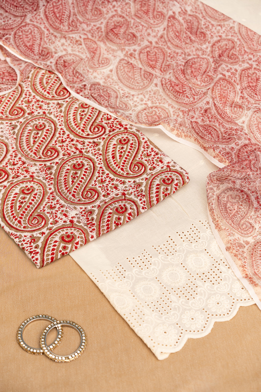 𝗣𝗔𝗜𝗦𝗟𝗘𝗬 𝗦𝗣𝗔𝗥𝗞 - Unstitched Cotton 60×60 Suit Set with Kota Doria Dupatta (3 Piece Fabric)