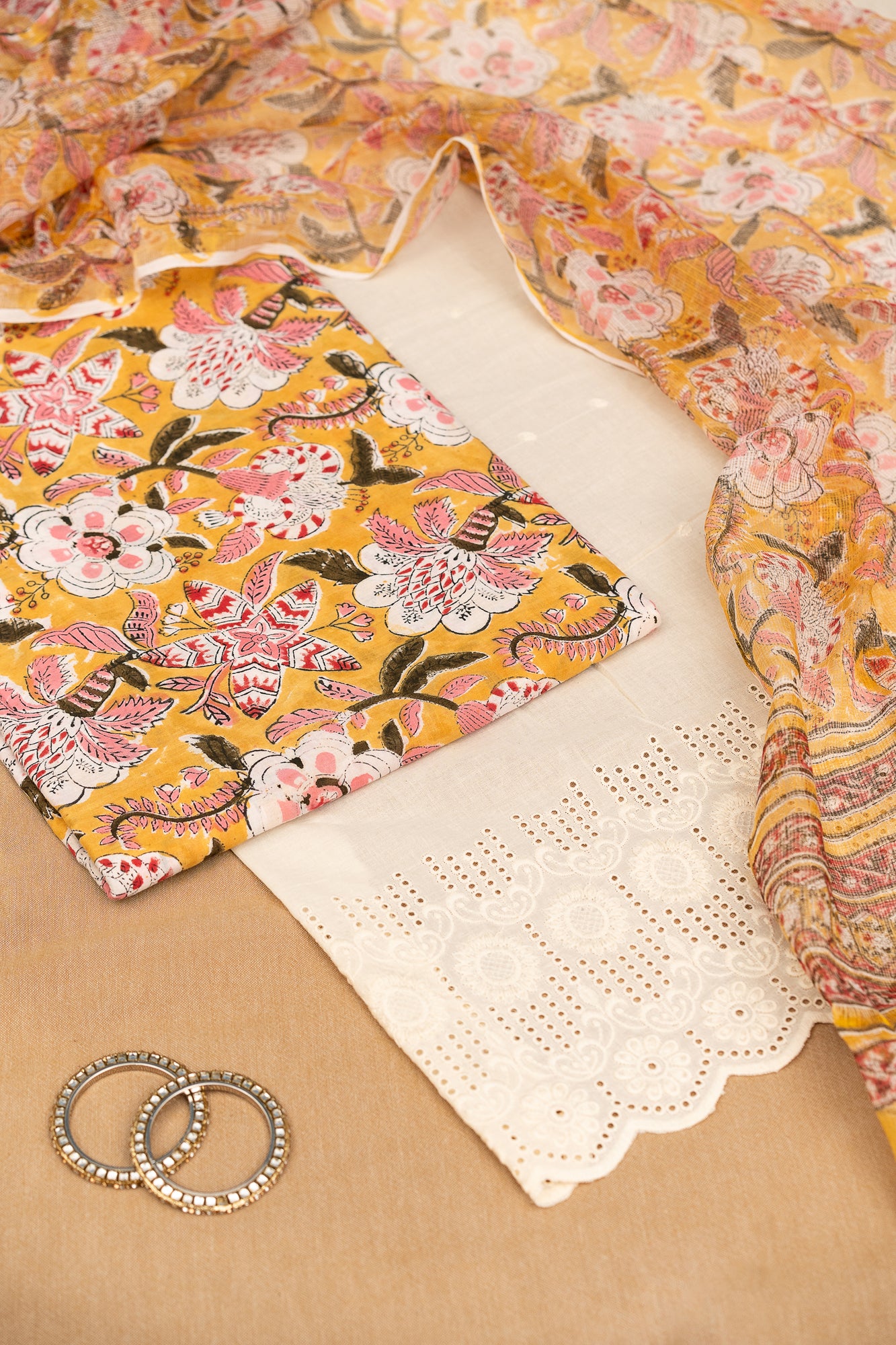 𝗗𝗔𝗪𝗡 𝗕𝗟𝗨𝗦𝗛 - Unstitched Cotton 60×60 Suit Set with Kota Doria Dupatta (3 Piece Fabric)