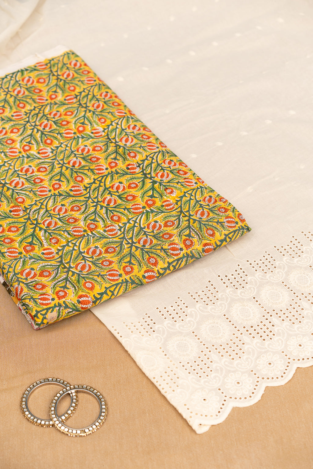 𝗗𝗔𝗥𝗕𝗔𝗥 𝗗𝗨𝗦𝗞 - Unstitched Cotton 60×60 Suit Set with Kota Doria Dupatta (3 Piece Fabric)