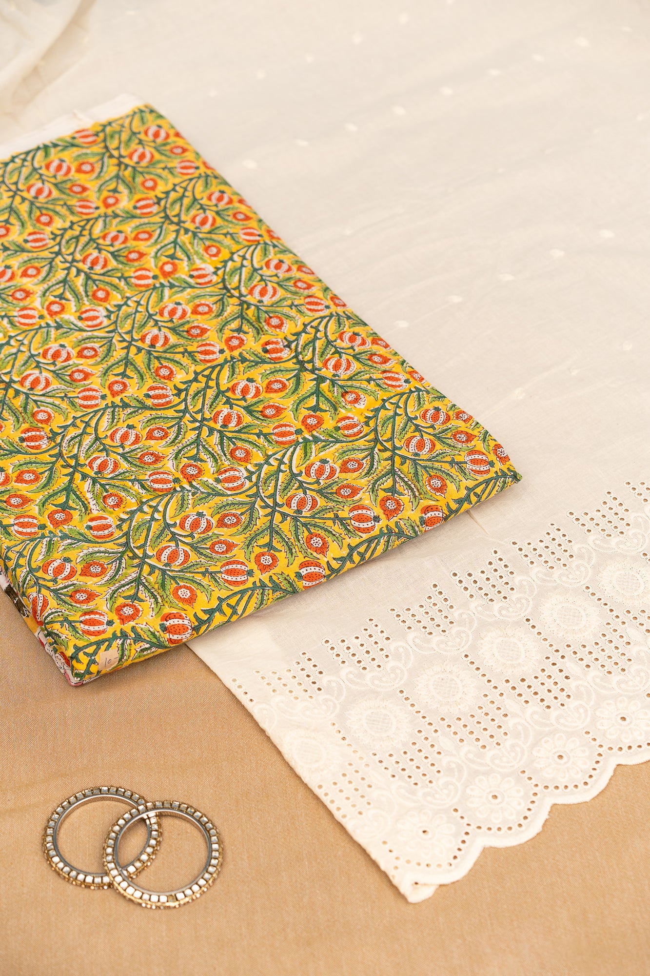 𝗗𝗔𝗥𝗕𝗔𝗥 𝗗𝗨𝗦𝗞 - Unstitched Cotton 60×60 Suit Set with Kota Doria Dupatta (3 Piece Fabric)