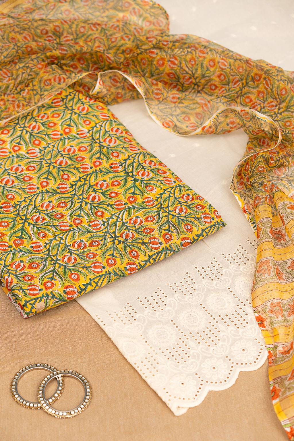 𝗗𝗔𝗥𝗕𝗔𝗥 𝗗𝗨𝗦𝗞 - Unstitched Cotton 60×60 Suit Set with Kota Doria Dupatta (3 Piece Fabric)