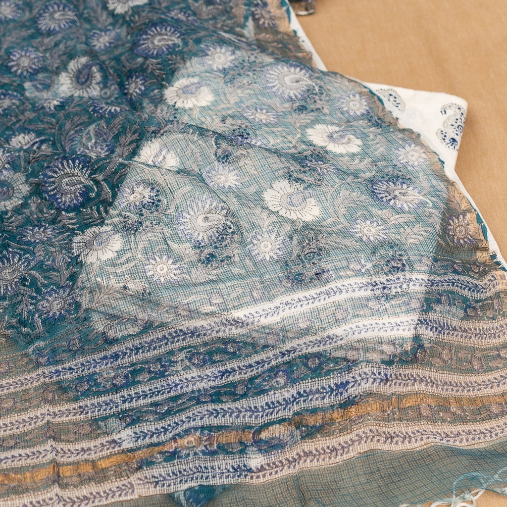 𝗣𝗘𝗔𝗥𝗟 𝗣𝗘𝗧𝗔𝗟 – Unstitched Cotton 60×60 Suit Set with Kota Doria Dupatta (3 Piece Fabric)