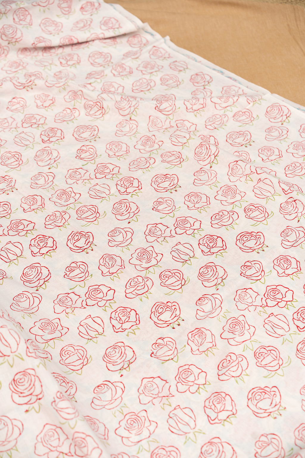 𝗞𝗛𝗪𝗔𝗔𝗕 𝗘 𝗚𝗨𝗟𝗔𝗕 – Unstitched Cotton 60×60 Suit Set with Kota Doria Dupatta (3 Piece Fabric)