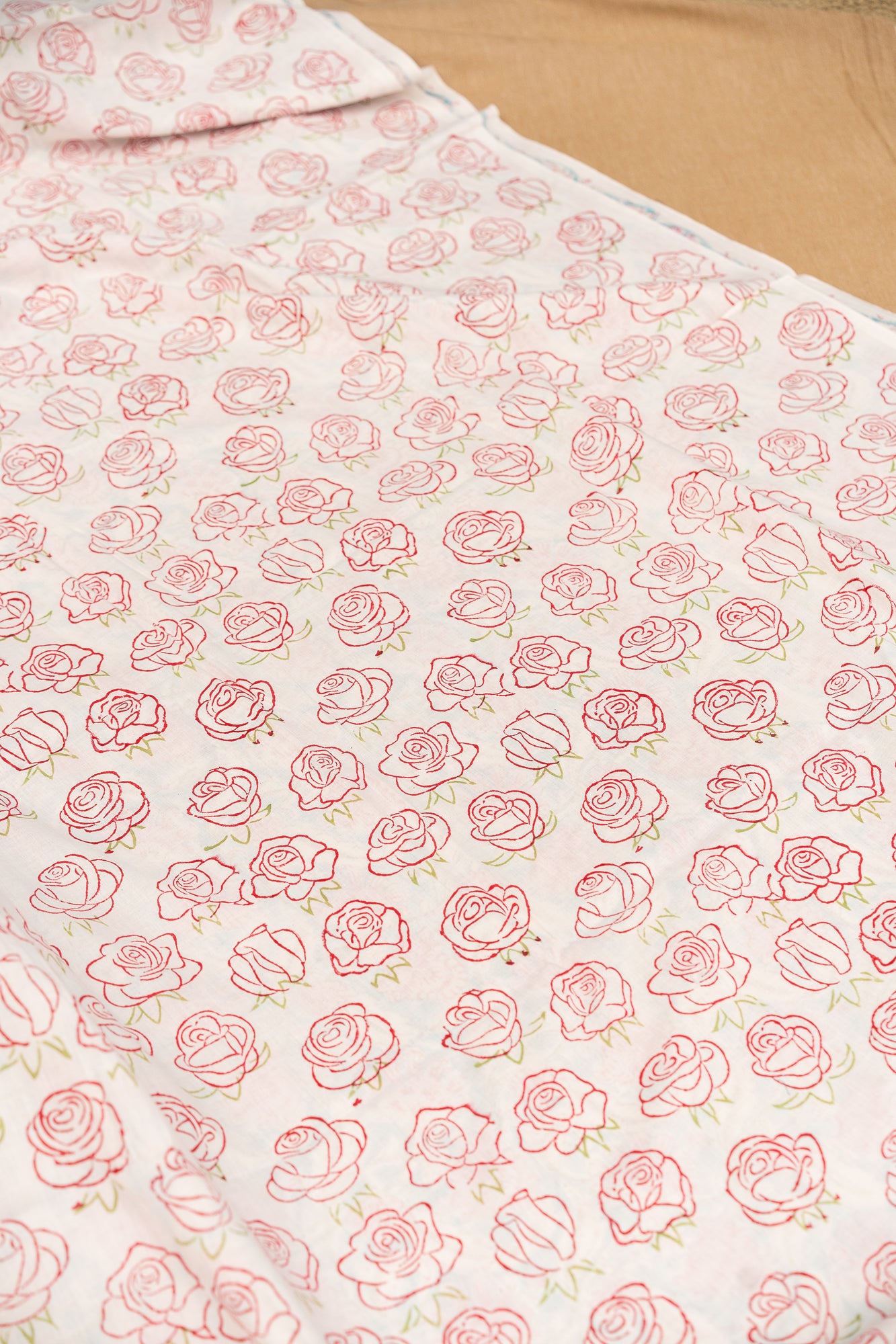 𝗞𝗛𝗪𝗔𝗔𝗕 𝗘 𝗚𝗨𝗟𝗔𝗕 – Unstitched Cotton 60×60 Suit Set with Kota Doria Dupatta (3 Piece Fabric)