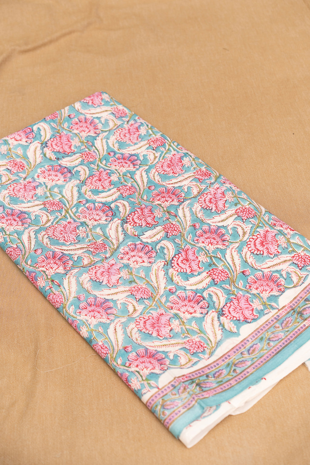 𝗞𝗛𝗪𝗔𝗔𝗕 𝗘 𝗚𝗨𝗟𝗔𝗕 – Unstitched Cotton 60×60 Suit Set with Kota Doria Dupatta (3 Piece Fabric)