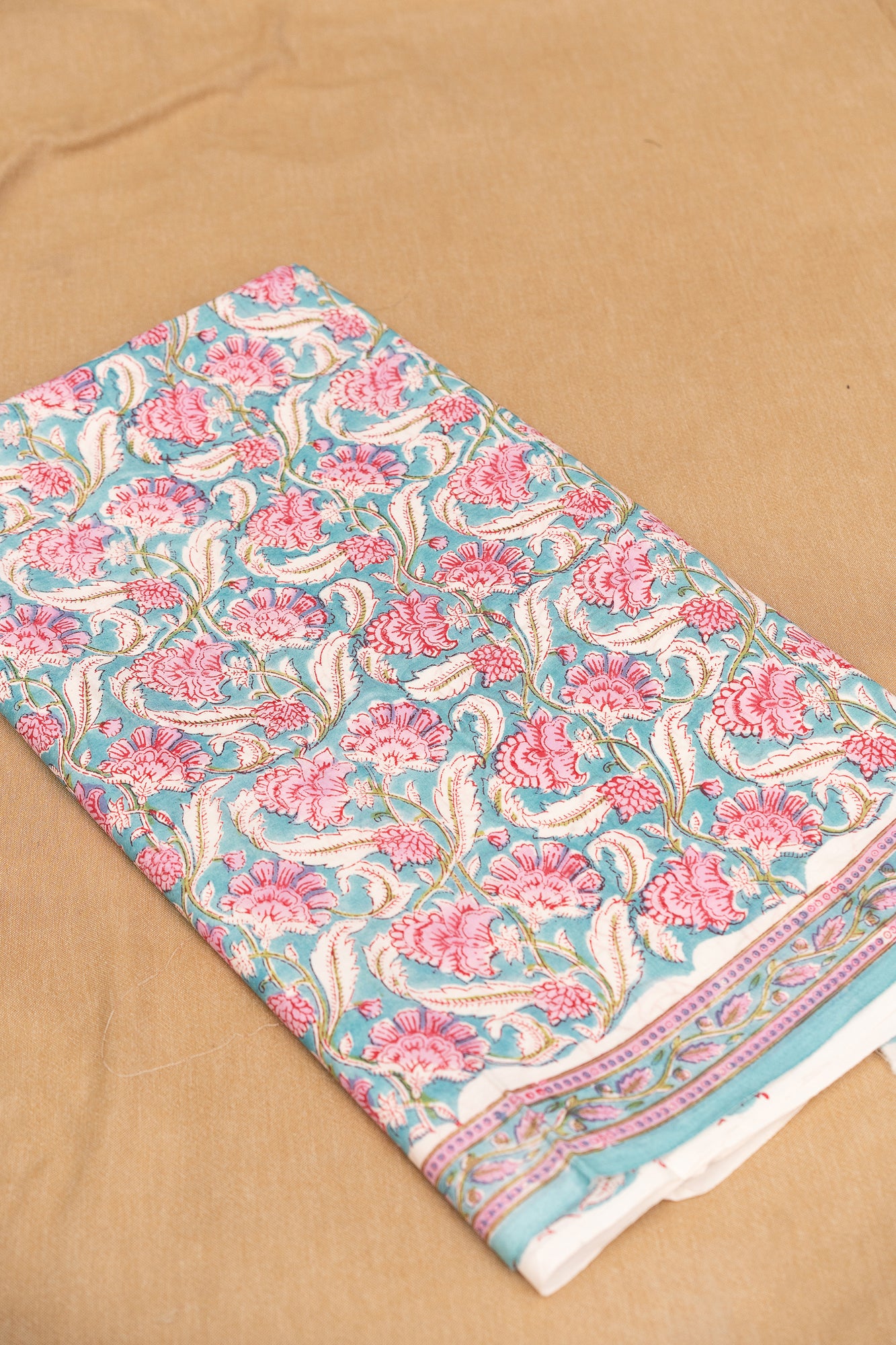 𝗞𝗛𝗪𝗔𝗔𝗕 𝗘 𝗚𝗨𝗟𝗔𝗕 – Unstitched Cotton 60×60 Suit Set with Kota Doria Dupatta (3 Piece Fabric)