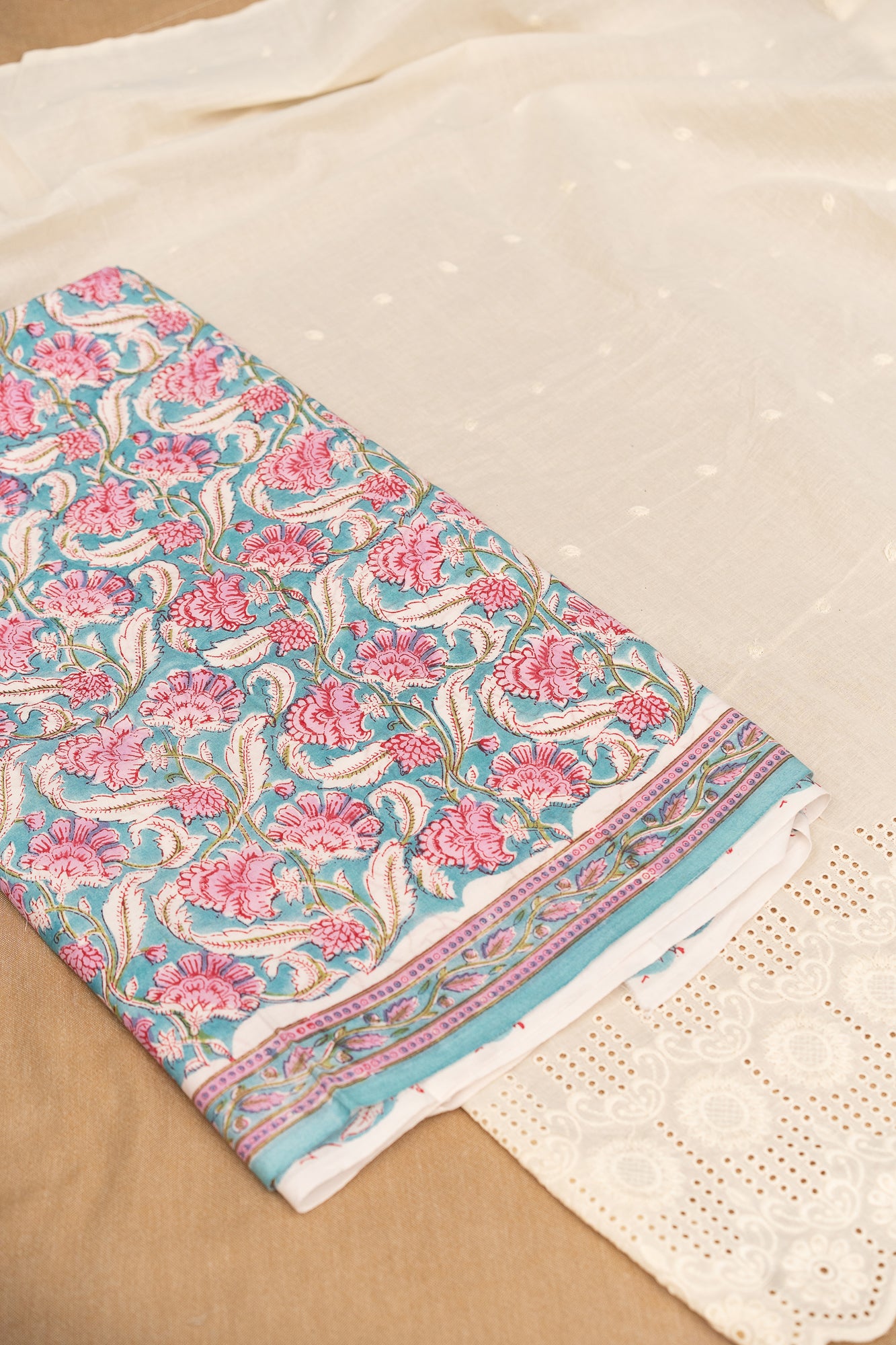 𝗞𝗛𝗪𝗔𝗔𝗕 𝗘 𝗚𝗨𝗟𝗔𝗕 – Unstitched Cotton 60×60 Suit Set with Kota Doria Dupatta (3 Piece Fabric)