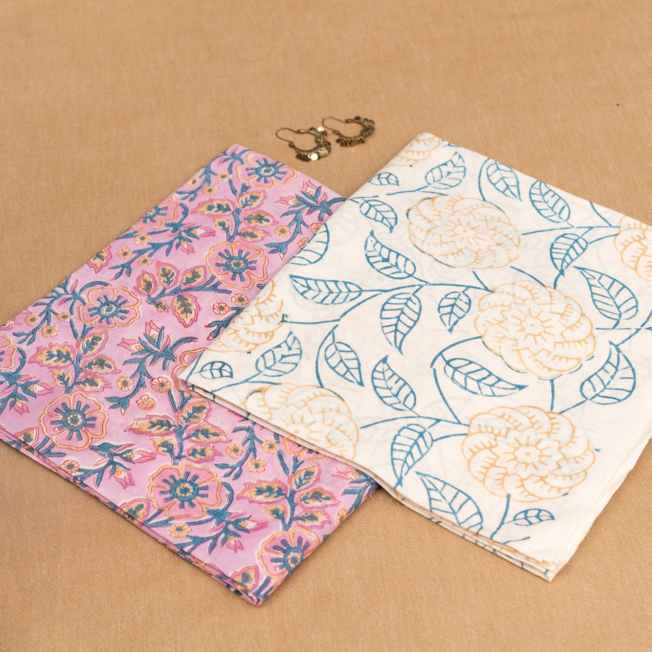 𝗜𝗦𝗛𝗤-𝗘-𝗡𝗢𝗢𝗥 - Unstitched Cotton 60×60 Suit Set with Kota Doria Dupatta (3 Piece Fabric)