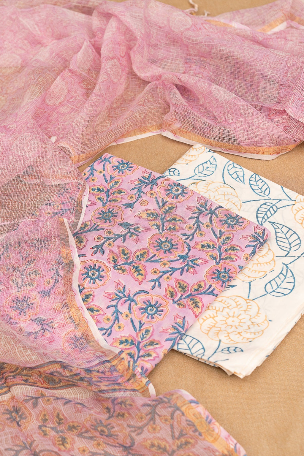 𝗜𝗦𝗛𝗤-𝗘-𝗡𝗢𝗢𝗥 - Unstitched Cotton 60×60 Suit Set with Kota Doria Dupatta (3 Piece Fabric)