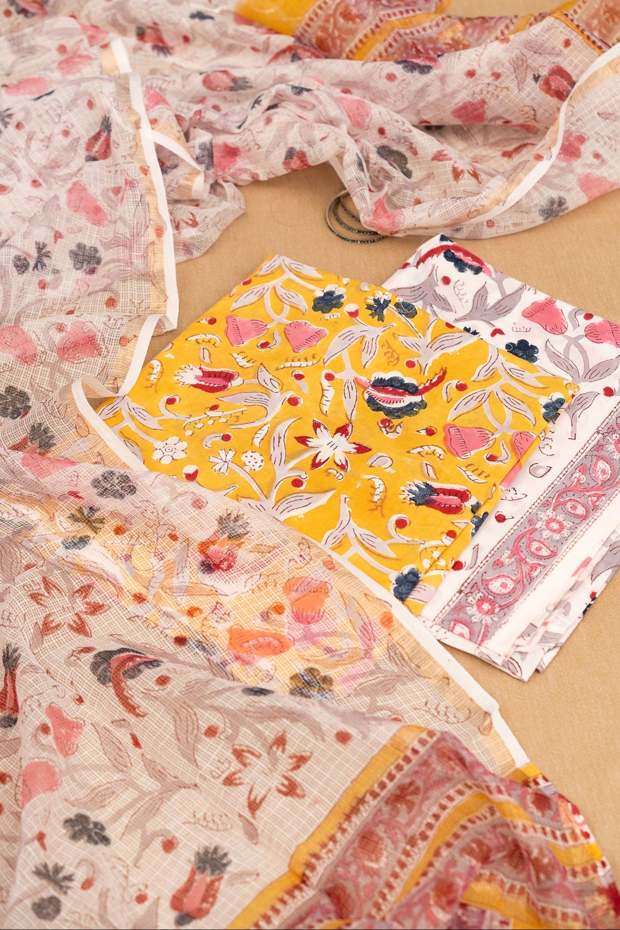 𝗥𝗢𝗦𝗛𝗡𝗜 𝗥𝗔𝗗𝗜𝗔𝗡𝗖𝗘 - Unstitched Cotton 60×60 Suit Set with Kota Doria Dupatta (3 Piece Fabric)