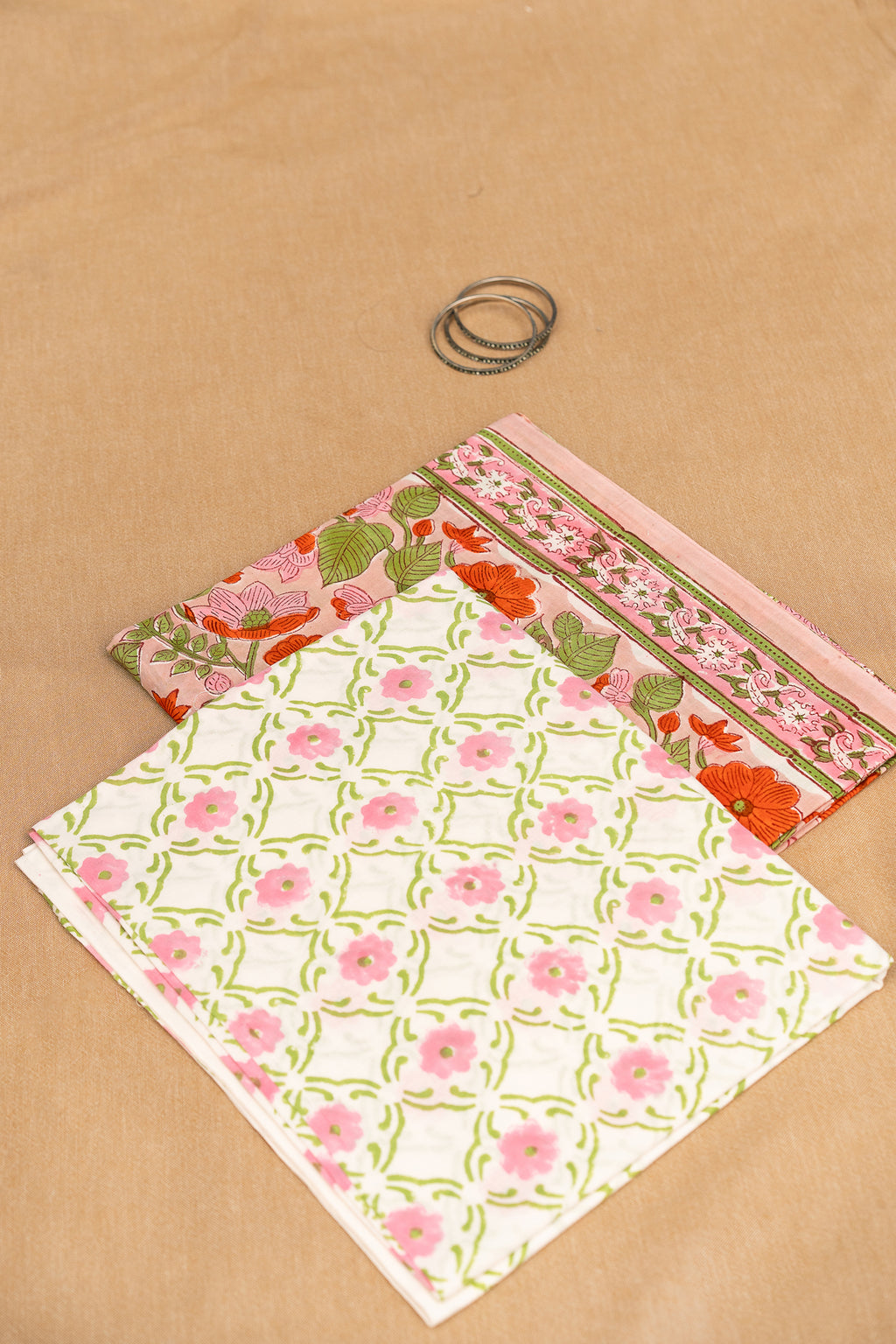 𝗠𝗔𝗛𝗔𝗥𝗔𝗡𝗜 𝗩𝗘𝗜𝗟 - Unstitched Cotton 60×60 Suit Set with Kota Doria Dupatta (3 Piece Fabric)