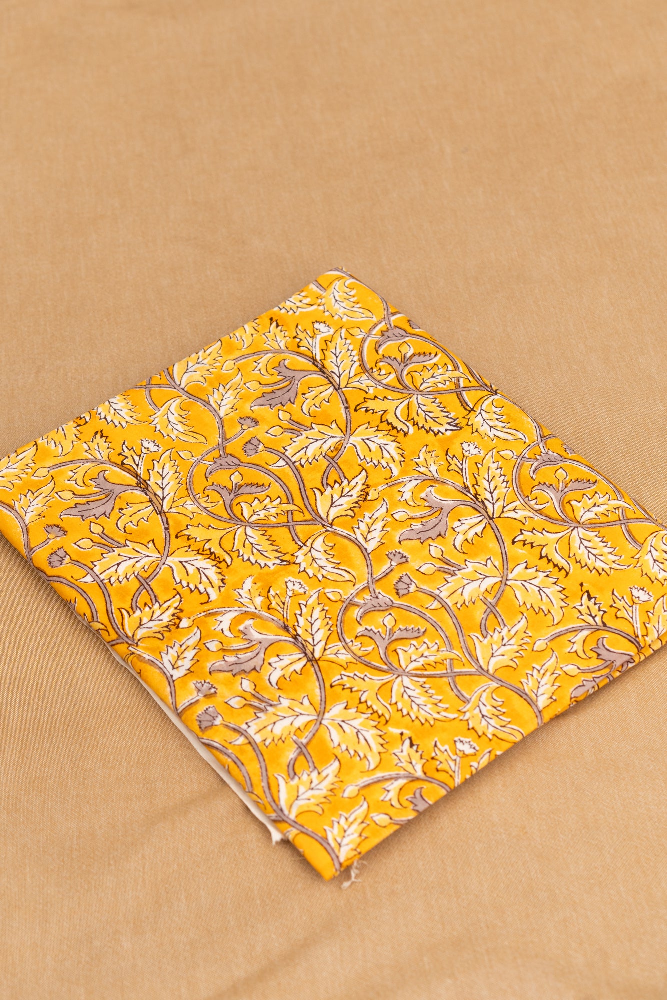 𝗦𝗛𝗘𝗘𝗦𝗛 𝗠𝗔𝗛𝗔𝗟 𝗦𝗛𝗜𝗡𝗘 - Unstitched Cotton 60×60 Suit Set with Kota Doria Dupatta (3 Piece Fabric)