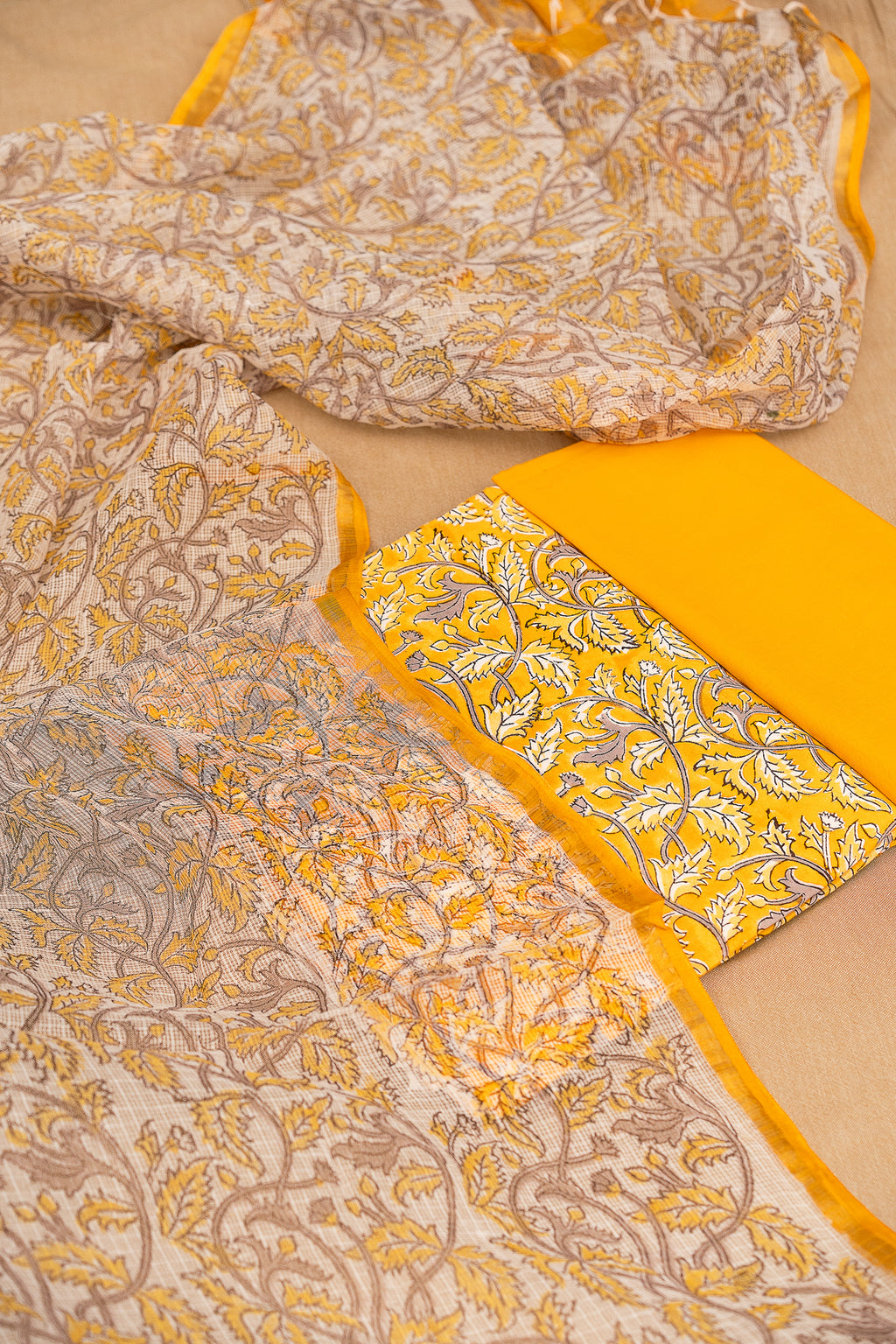 𝗦𝗛𝗘𝗘𝗦𝗛 𝗠𝗔𝗛𝗔𝗟 𝗦𝗛𝗜𝗡𝗘 - Unstitched Cotton 60×60 Suit Set with Kota Doria Dupatta (3 Piece Fabric)