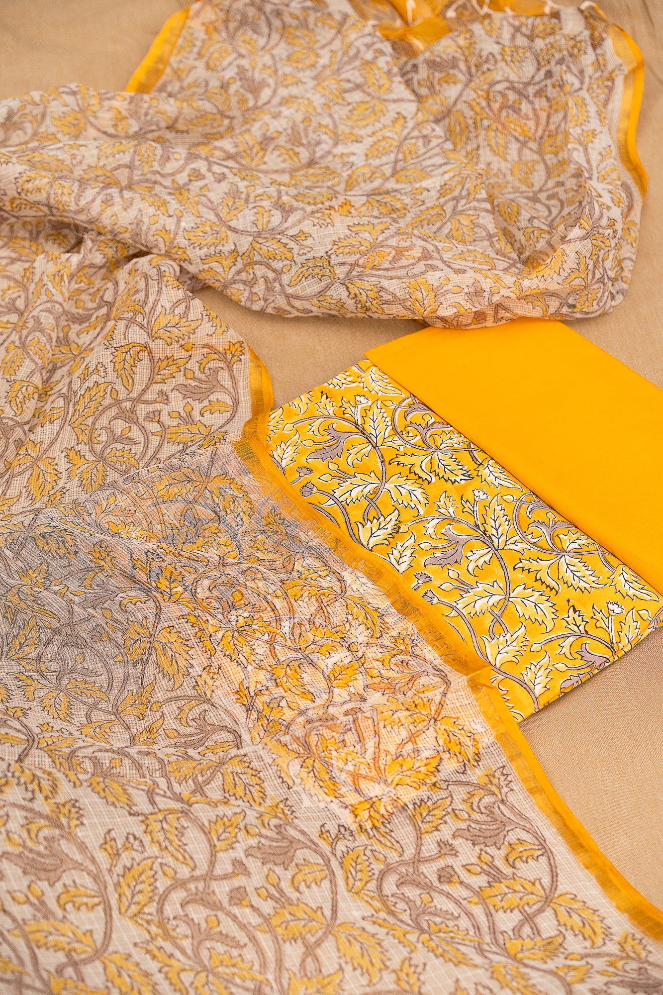 𝗦𝗛𝗘𝗘𝗦𝗛 𝗠𝗔𝗛𝗔𝗟 𝗦𝗛𝗜𝗡𝗘 - Unstitched Cotton 60×60 Suit Set with Kota Doria Dupatta (3 Piece Fabric)