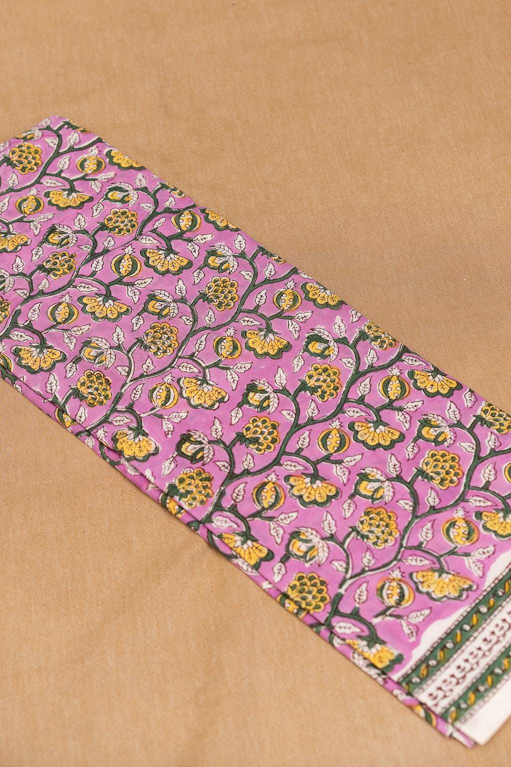 𝗦𝗔𝗡𝗚𝗔𝗡𝗘𝗥𝗜 𝗧𝗥𝗔𝗜𝗟𝗦 - Unstitched Cotton 60×60 Suit Set with Kota Doria Dupatta (3 Piece Fabric)