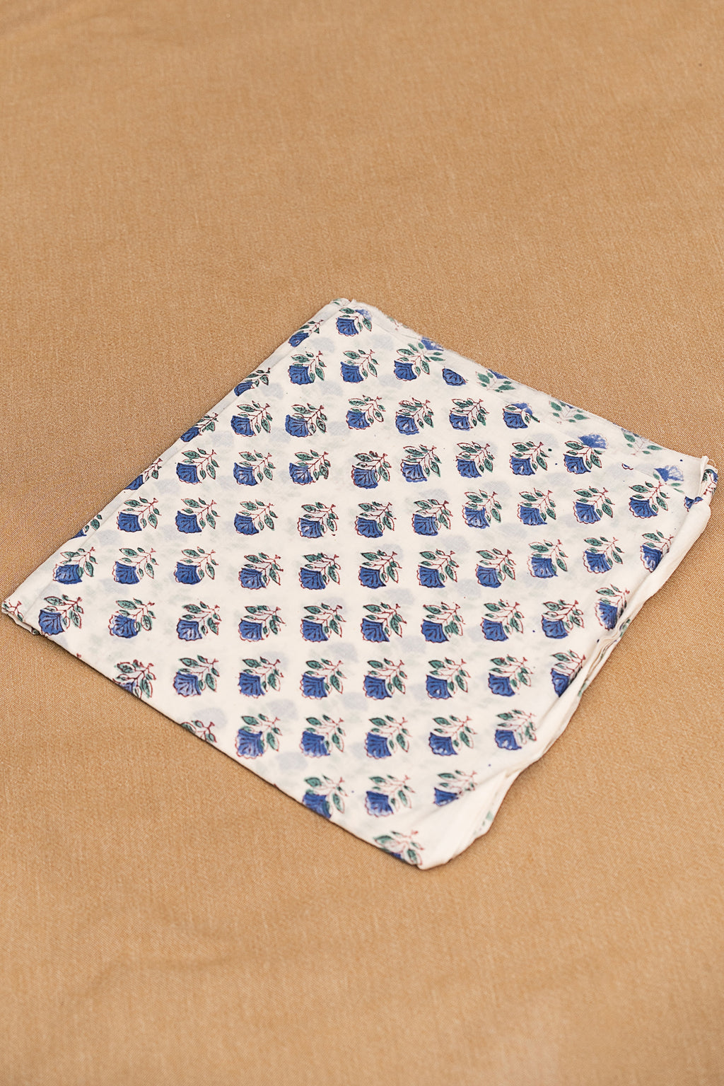 𝗥𝗢𝗬𝗔𝗟 𝗣𝗔𝗜𝗦𝗟𝗘𝗬 - Unstitched Cotton 60×60 Suit Set with Kota Doria Dupatta (3 Piece Fabric)