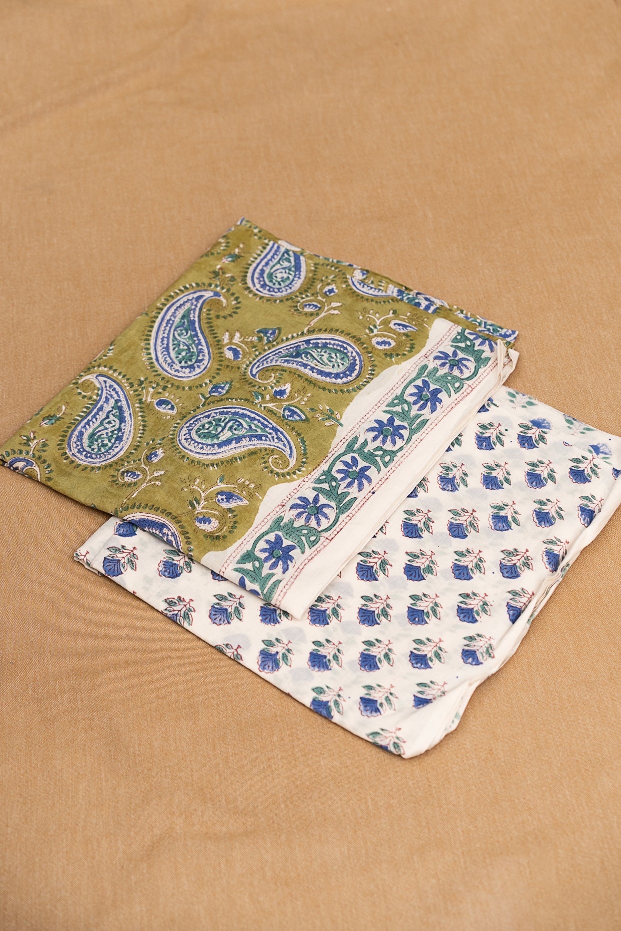 𝗥𝗢𝗬𝗔𝗟 𝗣𝗔𝗜𝗦𝗟𝗘𝗬 - Unstitched Cotton 60×60 Suit Set with Kota Doria Dupatta (3 Piece Fabric)