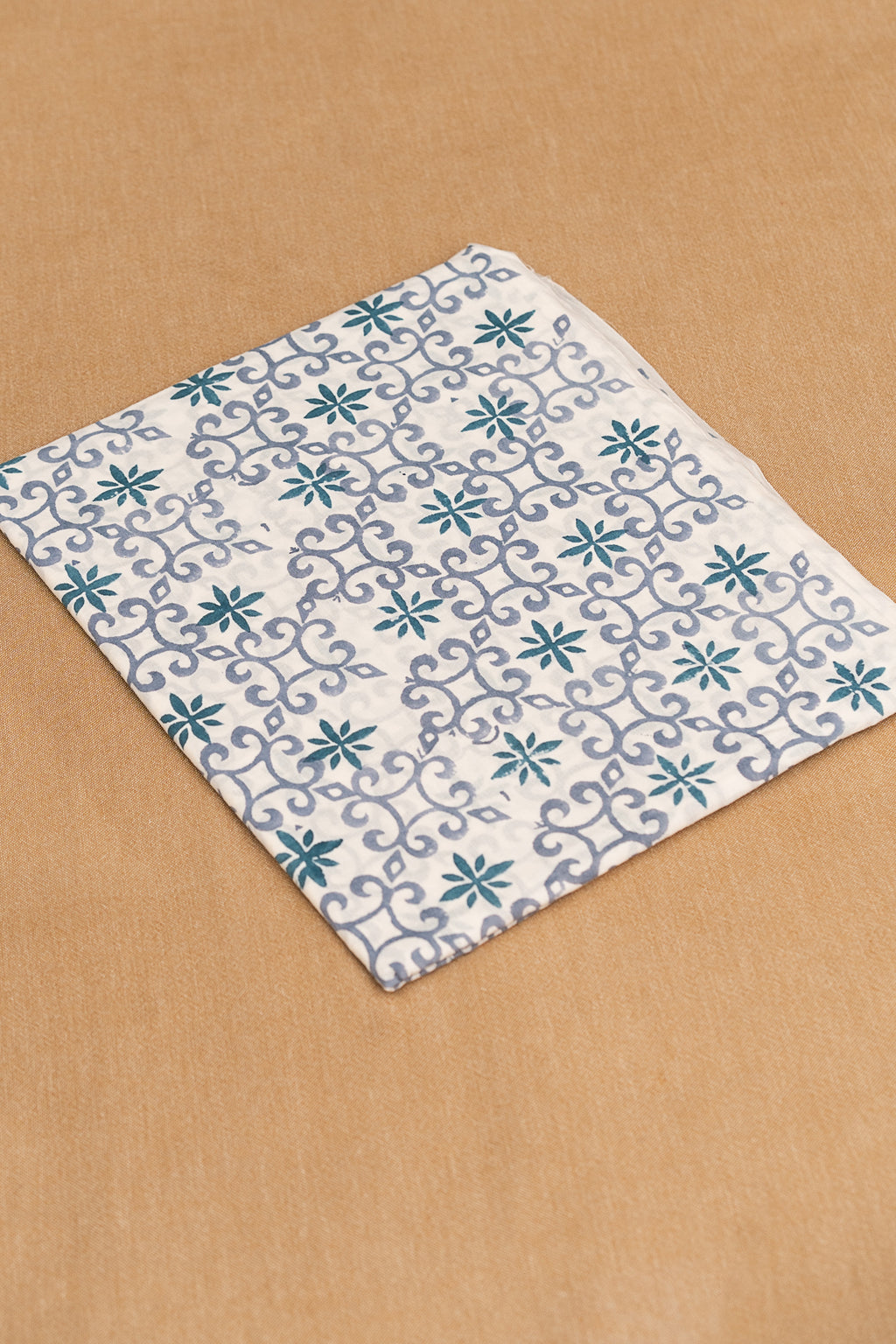 𝗠𝗢𝗢𝗡𝗟𝗜𝗧 𝗧𝗥𝗔𝗜𝗟𝗦 - Unstitched Cotton 60×60 Suit Set with Kota Doria Dupatta (3 Piece Fabric)