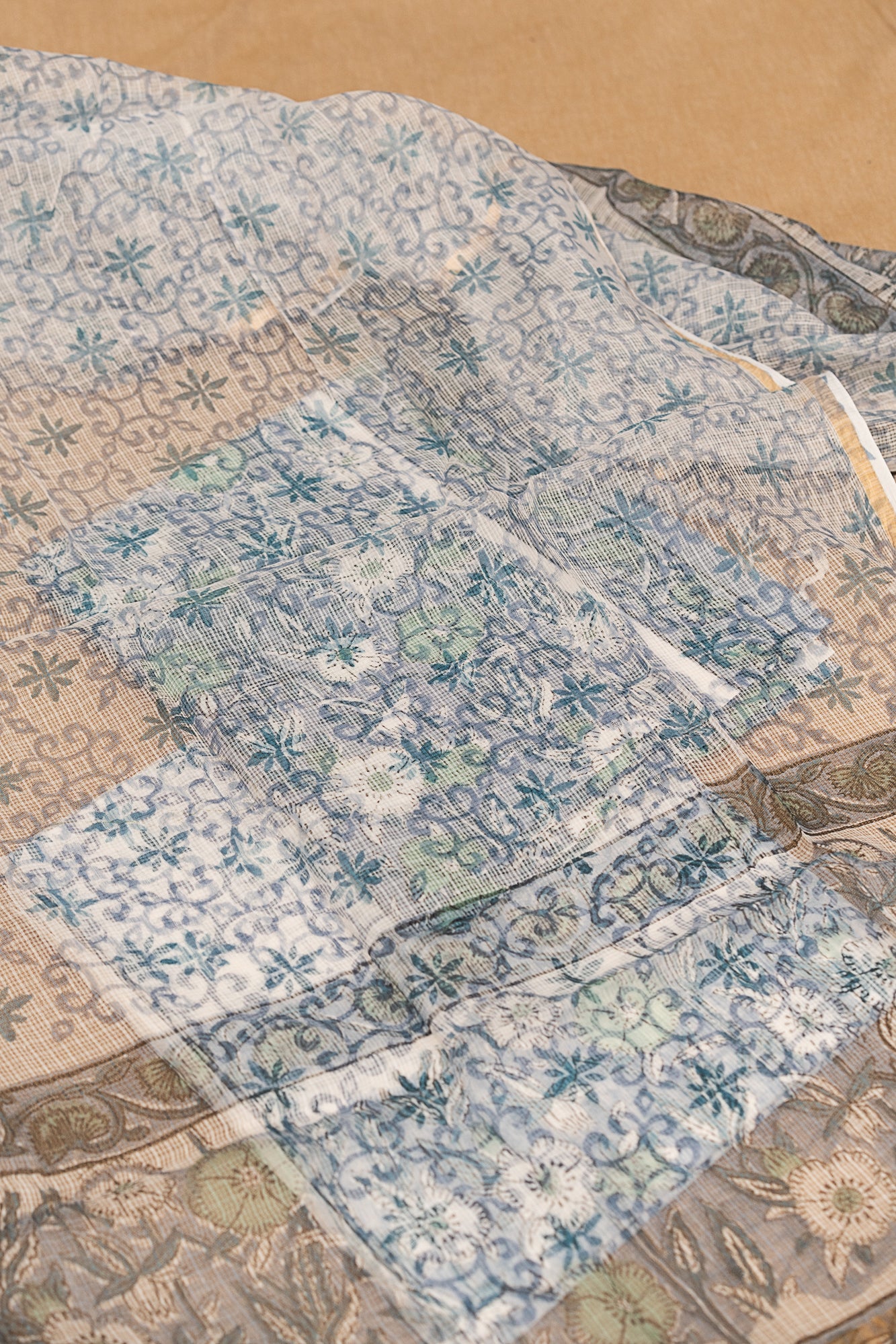 𝗠𝗢𝗢𝗡𝗟𝗜𝗧 𝗧𝗥𝗔𝗜𝗟𝗦 - Unstitched Cotton 60×60 Suit Set with Kota Doria Dupatta (3 Piece Fabric)