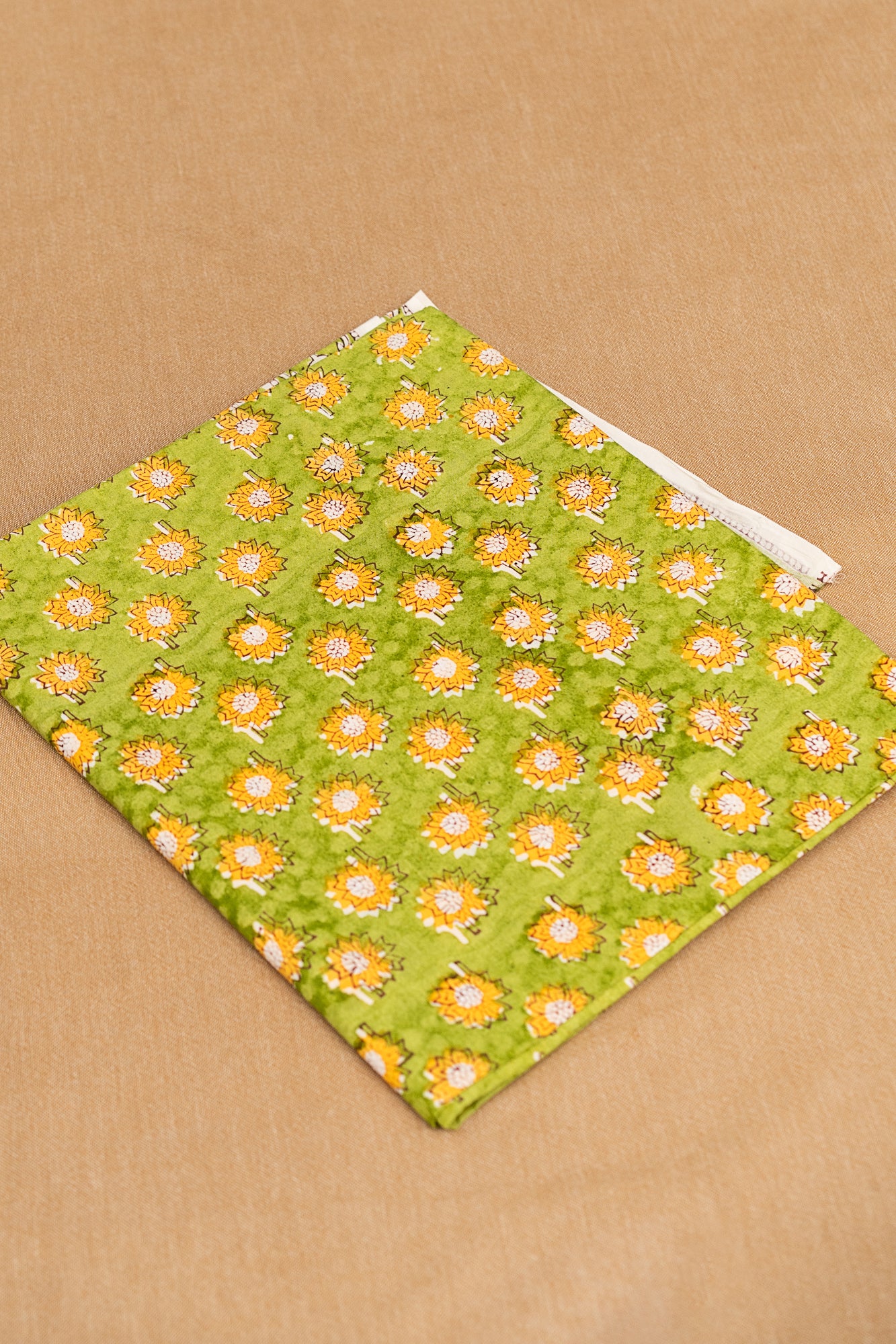 𝗖𝗛𝗔𝗞𝗥𝗔 𝗖𝗛𝗜𝗧𝗥𝗔 - Unstitched Cotton 60×60 Suit Set with Kota Doria Dupatta (3 Piece Fabric)