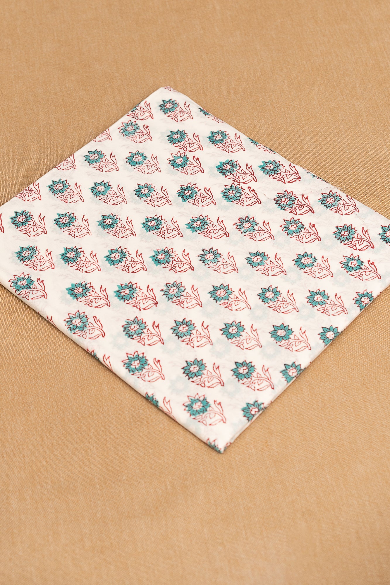 𝗙𝗜𝗥𝗢𝗭𝗜 𝗠𝗨𝗦𝗘 - Unstitched Cotton 60×60 Suit Set with Kota Doria Dupatta (3 Piece Fabric)