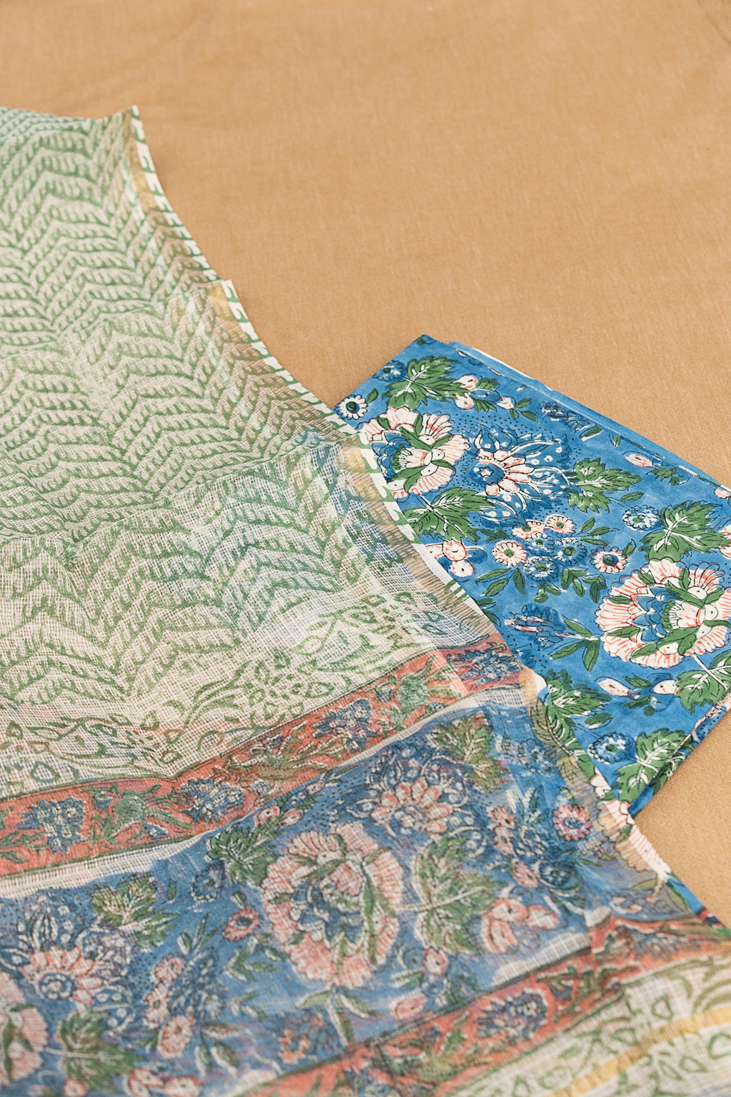 𝗙𝗢𝗥𝗘𝗦𝗧 𝗙𝗟𝗢𝗥𝗔 – Unstitched Cotton 60×60 Suit Set with Kota Doria Dupatta (3 Piece Fabric)