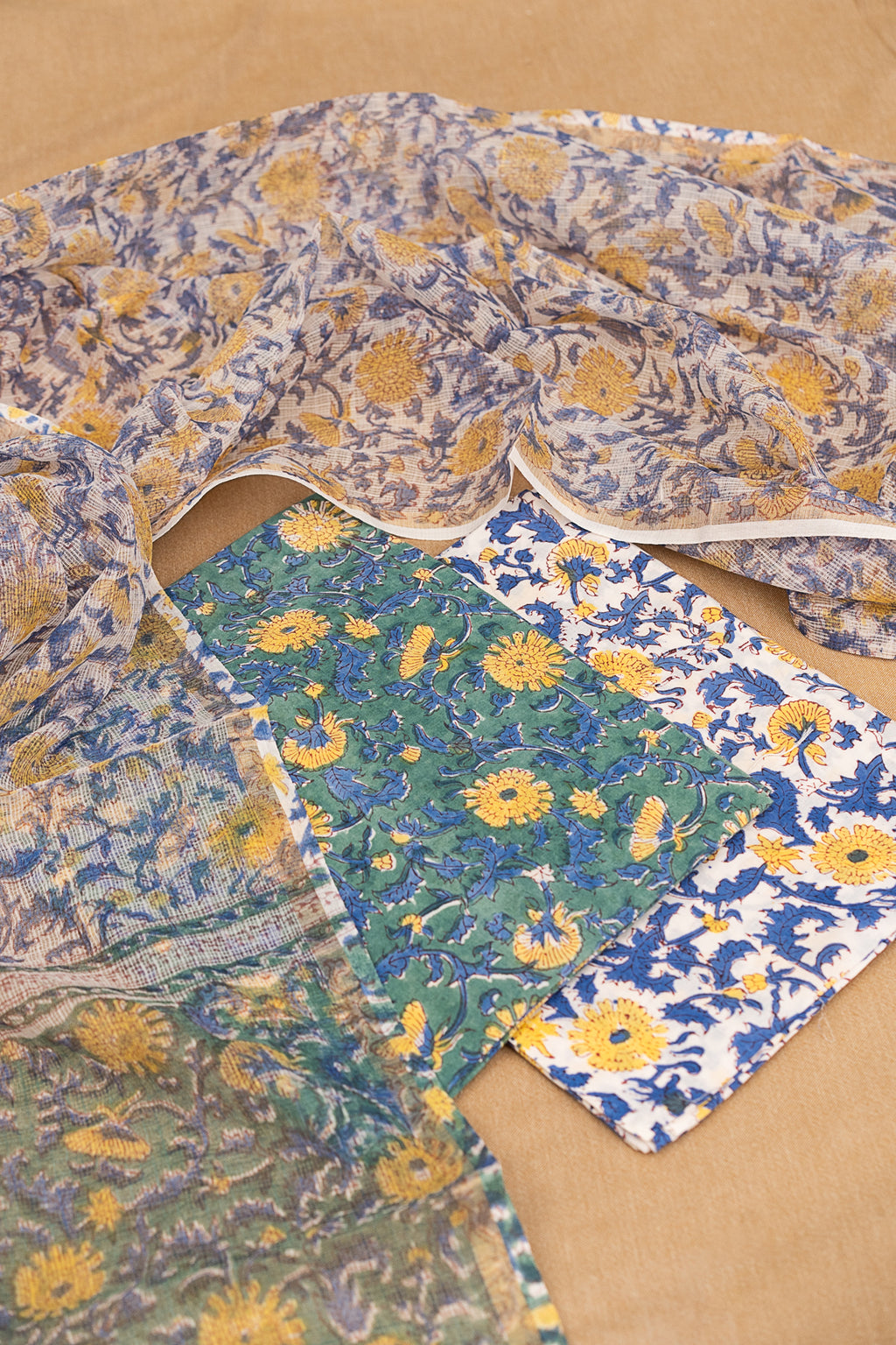 𝗦𝗨𝗡𝗟𝗜𝗧 𝗕𝗟𝗜𝗦𝗦 - Unstitched Cotton 60×60 Suit Set with Kota Doria Dupatta (3 Piece Fabric)