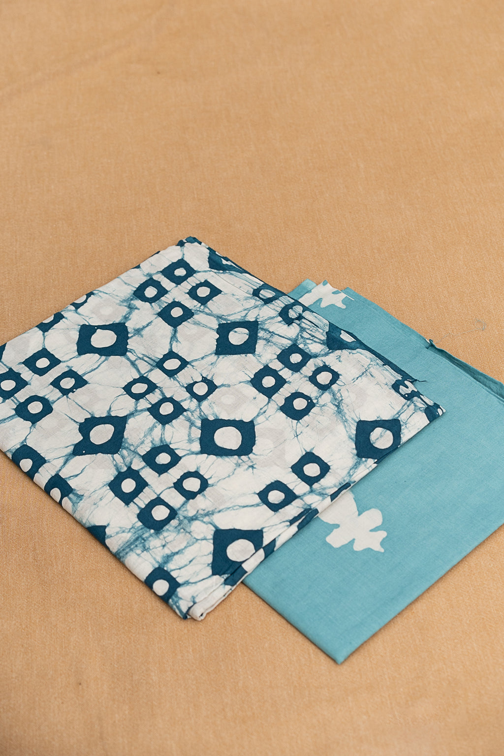 𝗢𝗖𝗘𝗔𝗡 𝗪𝗔𝗩𝗘 - Unstitched Cotton 60×60 Suit Set with Kota Doria Dupatta (3 Piece Fabric)