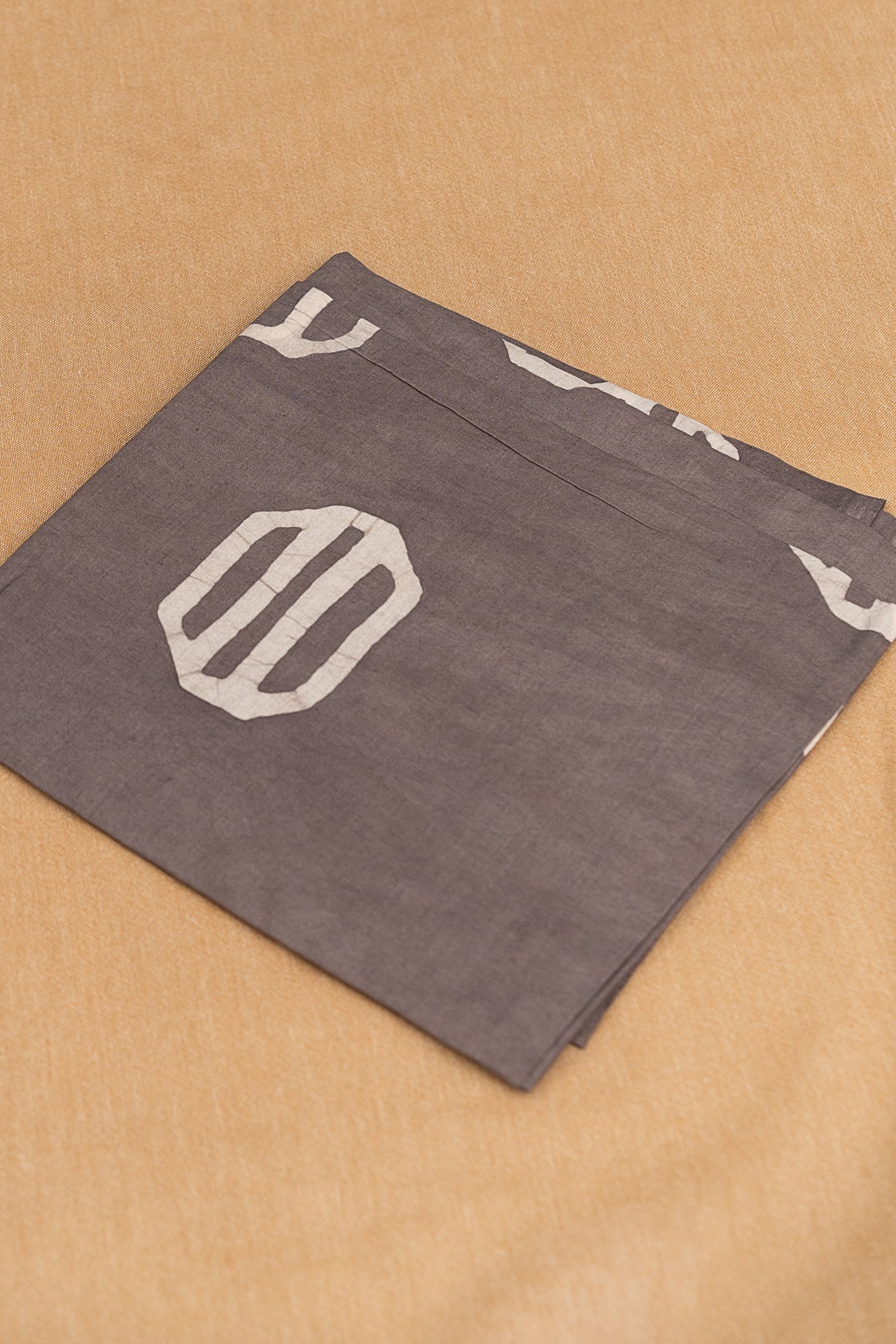 𝗕𝗔𝗚𝗥𝗨 𝗕𝗟𝗢𝗢𝗠 - Unstitched Cotton 60×60 Suit Set with Kota Doria Dupatta (3 Piece Fabric)